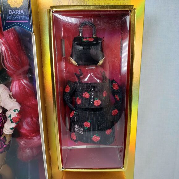 MGA Entertainment Rainbow High Series 3 Daria Roselyn Pink Hair Fashion Doll - Picture 6 of 16